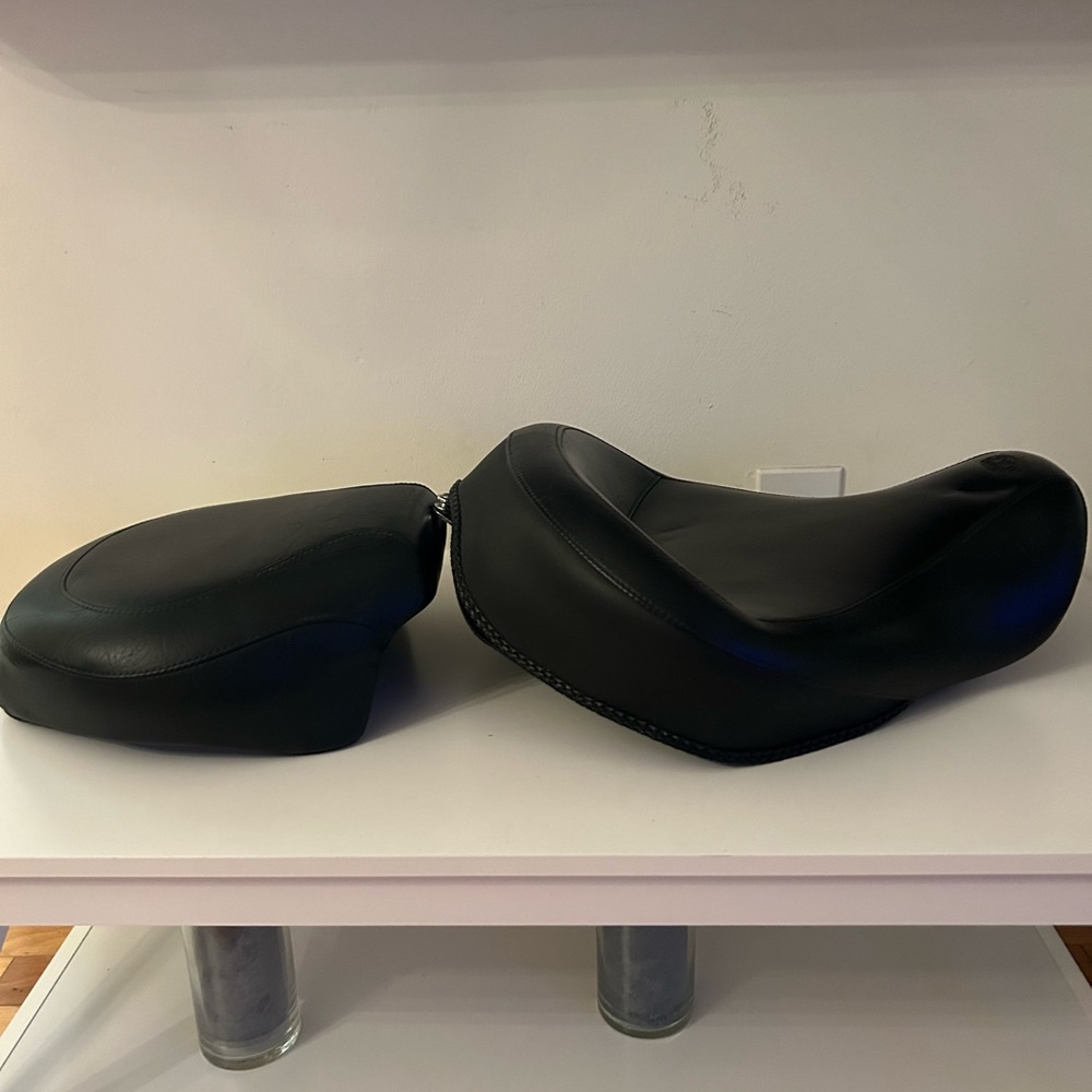 Mustang touring seat for Harley Davidson dyna. Had it on a 2016 street bob
